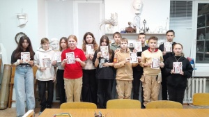 В муниципальном округе Серебряные Пруды на базе «школы искусств им. А.Д. Кившенко» состоялась познавательно-творческая встреча для воспитанников центра «Патриот», посвящённая предстоящему Дню матери. В муниципальном округе Серебряные Пруды на базе «школы искусств им. А.Д. Кившенко» состоялась познавательно-творческая встреча для воспитанников центра «Патриот», посвящённая предстоящему Дню матери.