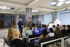 Молодогвардейцы Серебряных Прудов организовали для студентов Московского областного гуманитарного открытого колледжа встречу с ветераном СВО Молодогвардейцы Серебряных Прудов организовали для студентов Московского областного гуманитарного открытого колледжа встречу с ветераном СВО