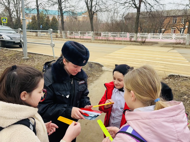 Юным пешеходам напомнили про основные правила безопасного поведения на дороге 