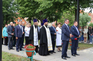 В Серебряных Прудах возложили цветы и венки к братской могиле воинов, погибших при освобождении поселка от немецко-фашистских захватчиков