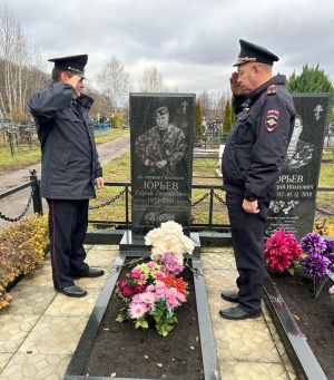 В Серебряных Прудах полицейские почтили память коллег, погибших при исполнении служебных обязанностей