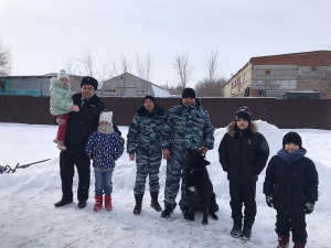 В Серебряных Прудах полицейские провели экскурсию для детей в кинологической службе