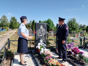 В Серебряных Прудах сотрудники полиции почтили память товарища, погибшего при исполнении служебного долга