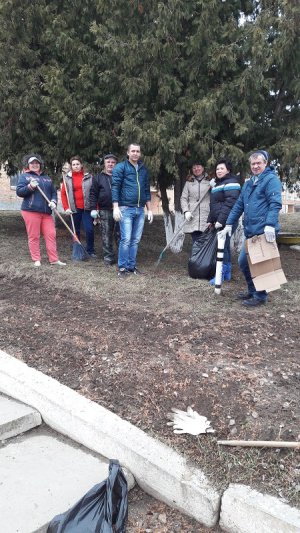 Узуновский ЦДК МУК КДЦ Узуновское принял участие в субботнике по уборке территории