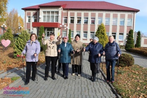 Участники проекта "Долголетие в Подмосковье" регулярно посещают занятия по скандинавской ходьбе