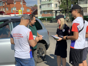 Участникам дорожного движения напомнили о правилах безопасного пересечения нерегулируемых пешеходных переходов.