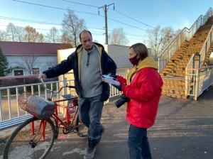 Волонтеры Подмосковья напоминают о необходимости носить маски.